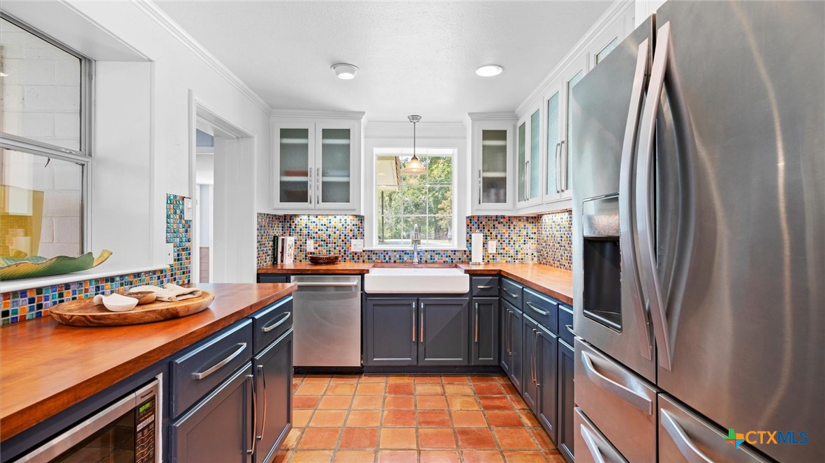 2323 Terminal Loop Road McQueeney, TX 78123 - Photo 4 of 43