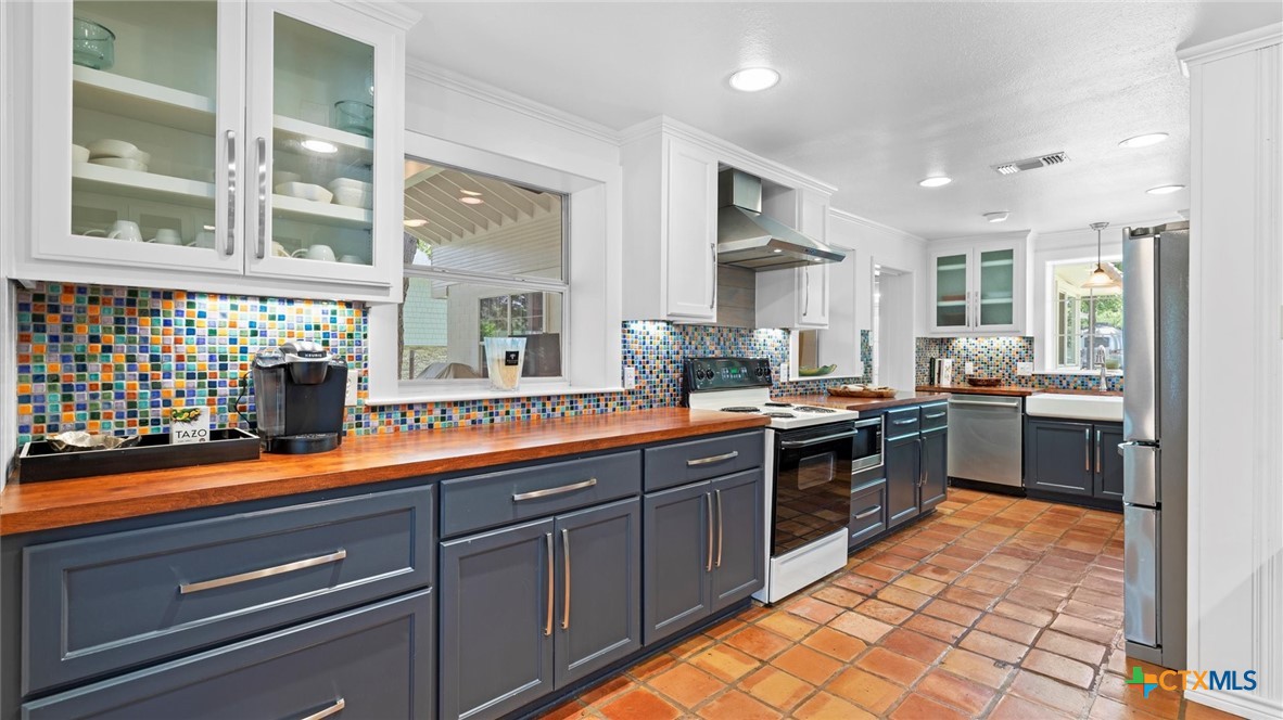 2323 Terminal Loop Road McQueeney, TX 78123 - Photo 5 of 43