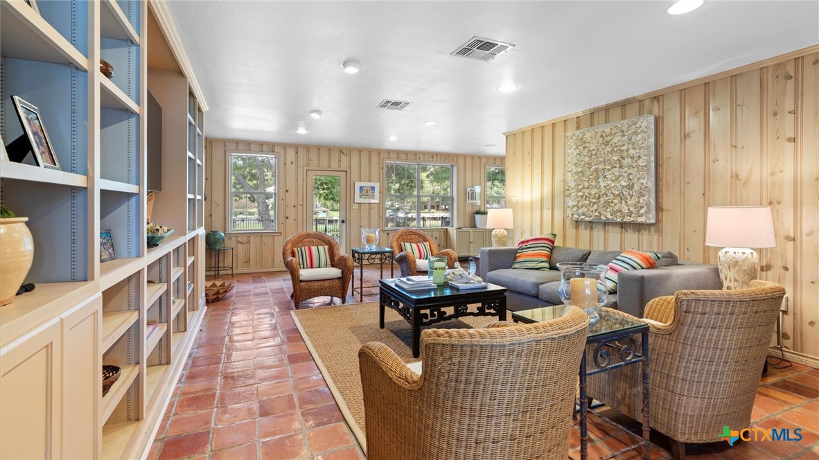 2323 Terminal Loop Road McQueeney, TX 78123 - Photo 10 of 43