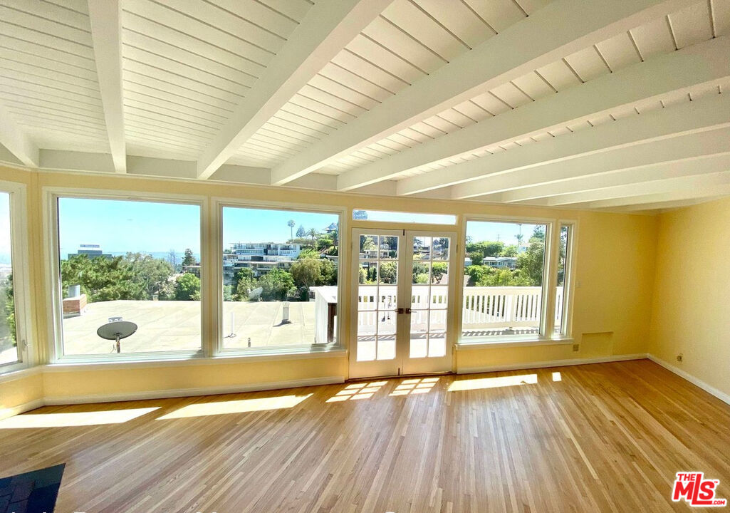 2019 Hillcrest Road Los Angeles, CA 90068 - Photo 4 of 10