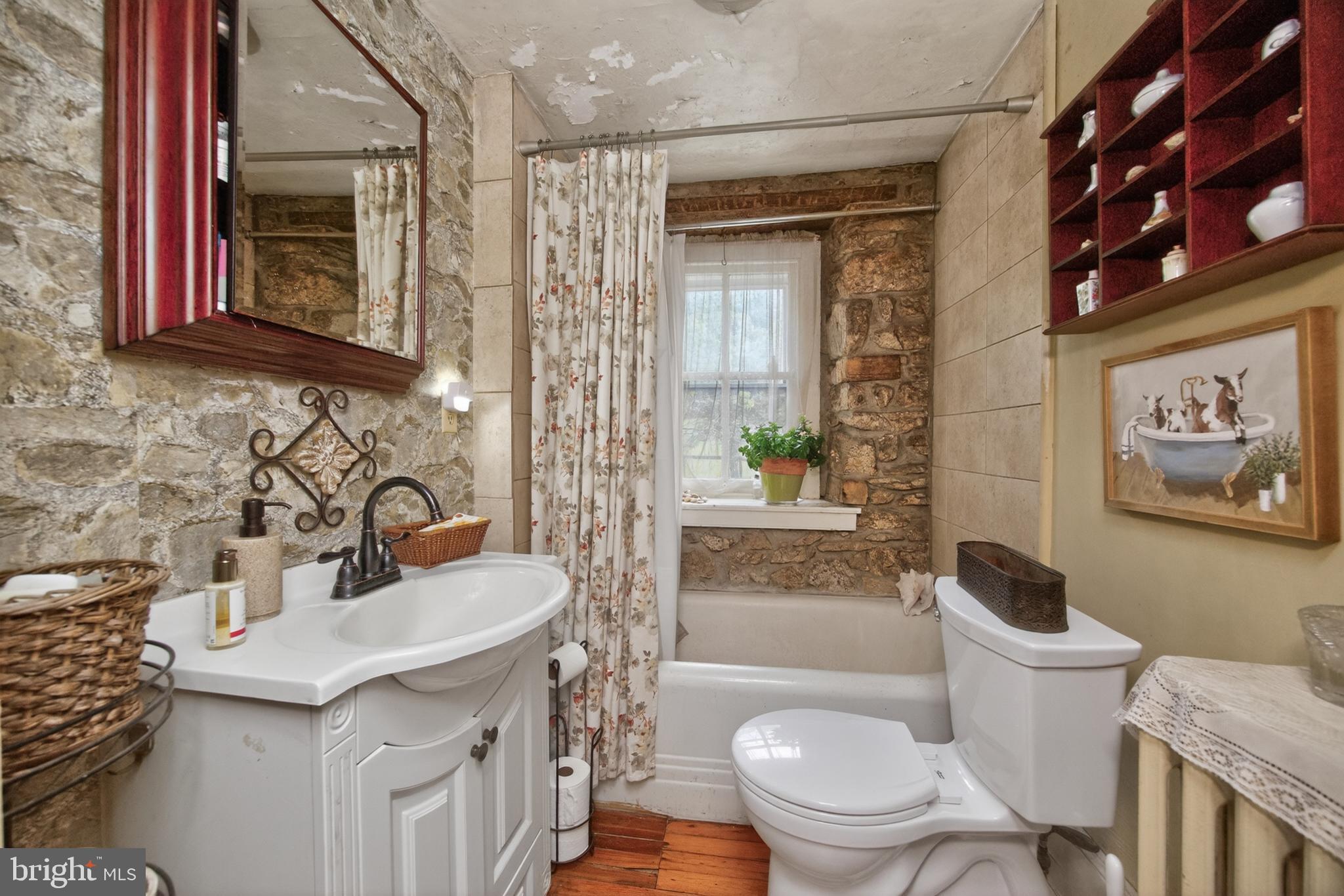541 Byers Road Chester Springs, PA 19425 - Photo 14 of 33 Second Floor Hall Bath