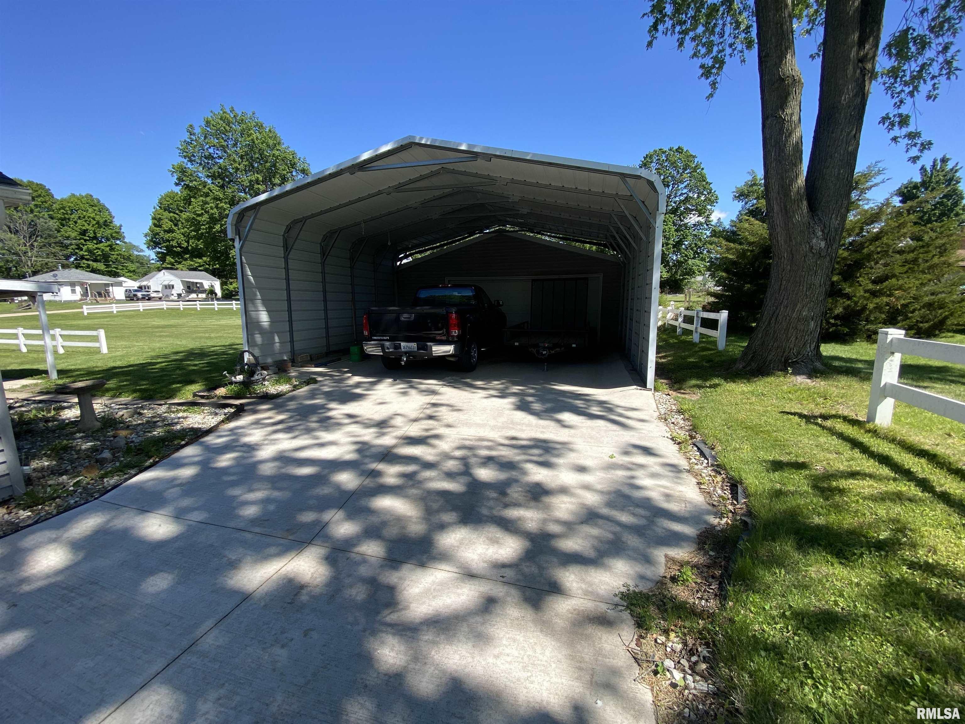 35 West Beech Street Canton, IL 61520 - Photo 8 of 38