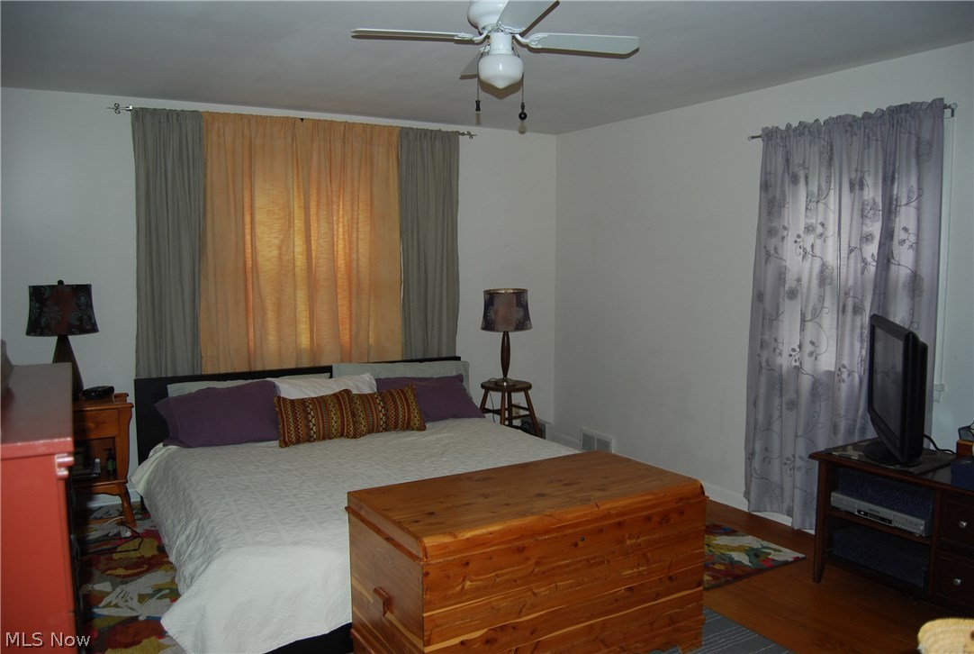 700 Ecton Road Akron, OH 44303 - Photo 8 of 13 Master bedroom