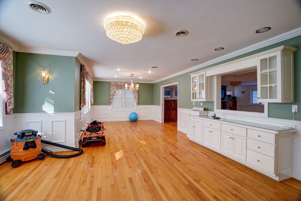 161 Gardiner Road Quincy, MA 02169 - Photo 3 of 42 Gallery Image 3