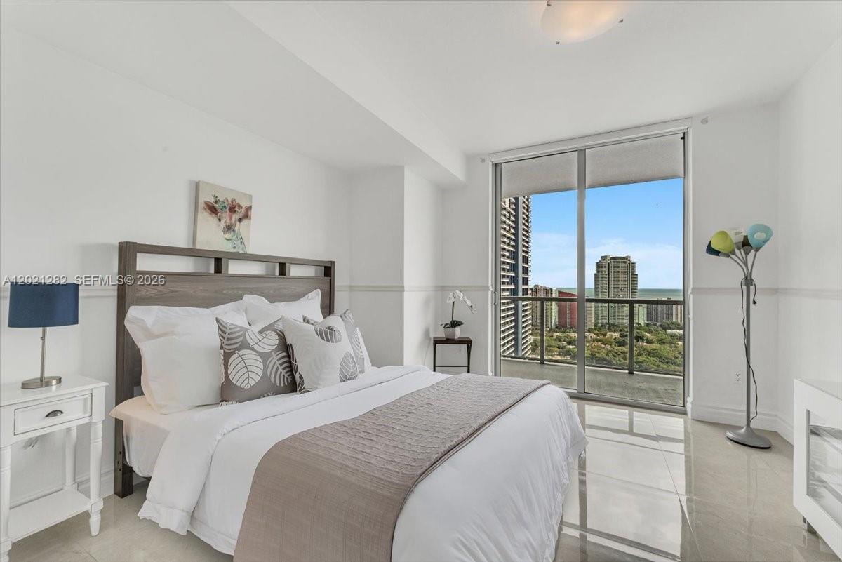 79 Southwest 12th Street, Unit 3401S Miami, FL 33130 - Photo 8 of 25