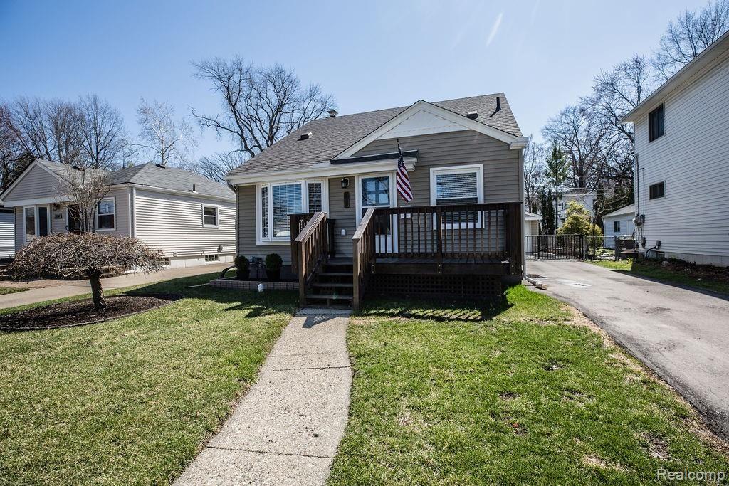266 Roth Boulevard Clawson, MI 48017 - Photo 2 of 35