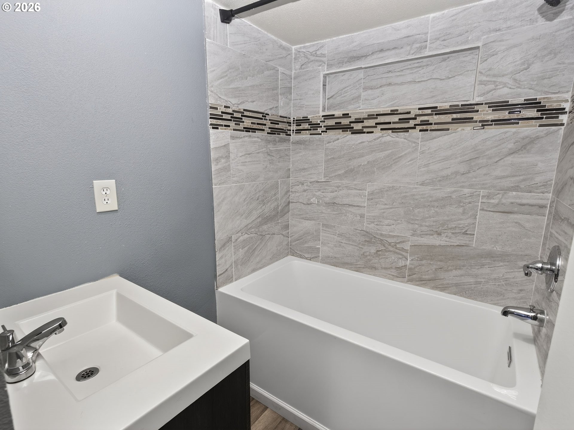 10405 Southwest Denney Road, Unit 31 Beaverton, OR 97008 - Photo 23 of 44 a bathroom with a bathtub and a sink