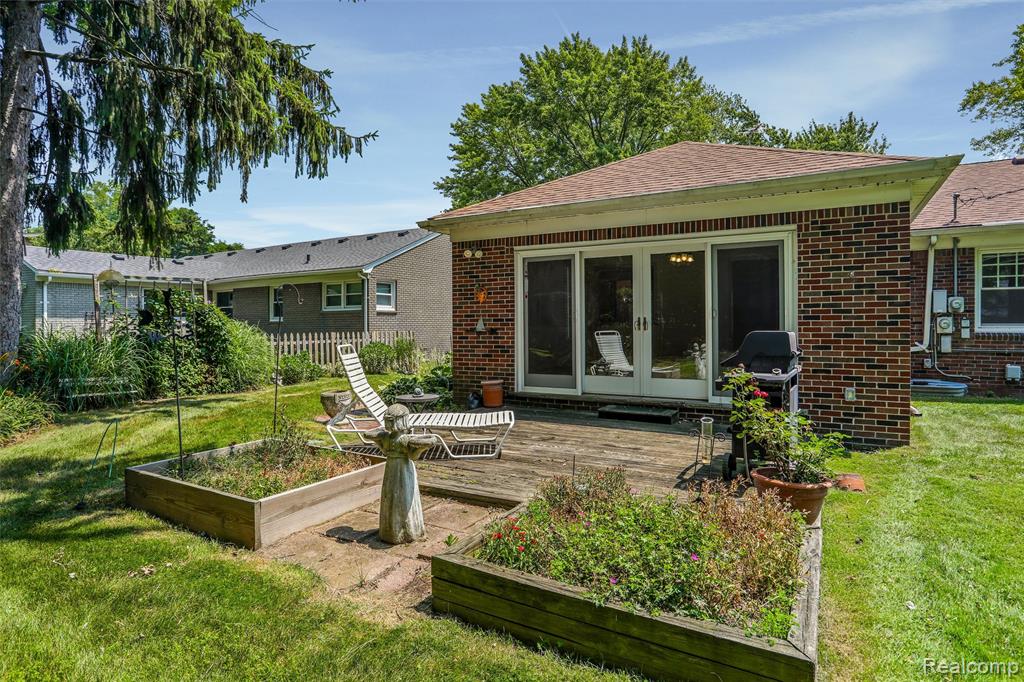 21235 River Road Grosse Pointe Woods, MI 48236 - Photo 28 of 33