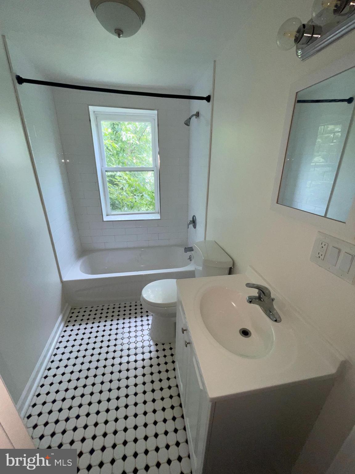 2519 Mutter Street Philadelphia, PA 19133 - Photo 9 of 12