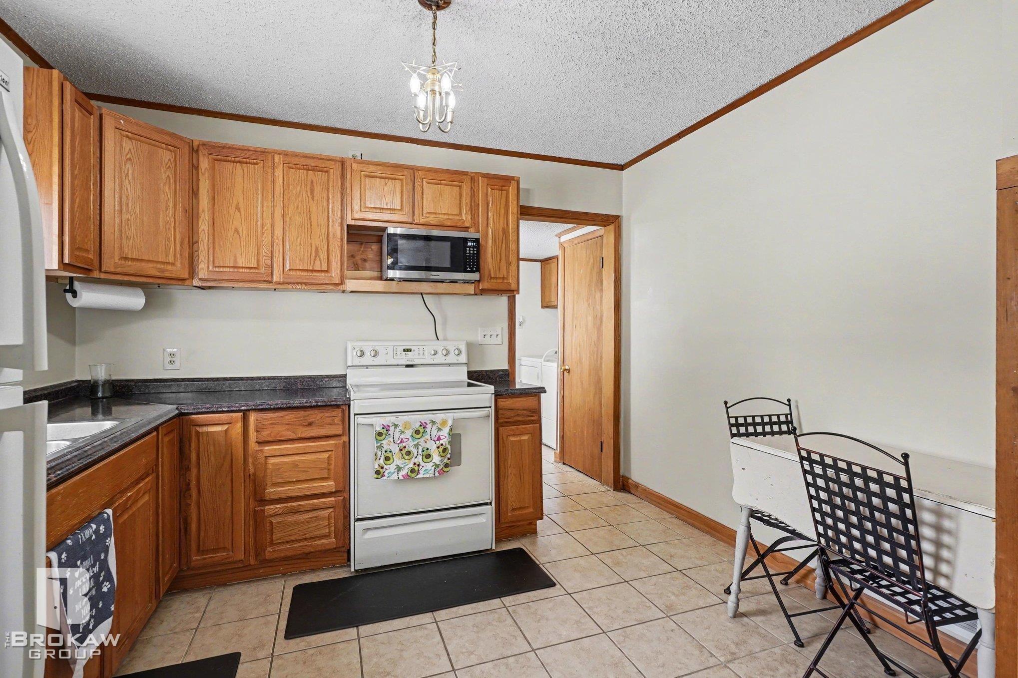 1084 Midland Road Bay City, MI 48706 - Photo 5 of 17 Gallery Image 5