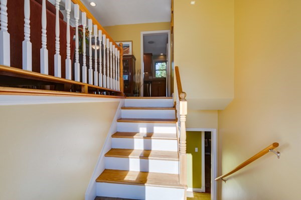 2 Todd Road Woburn, MA 01801 - Photo 3 of 32