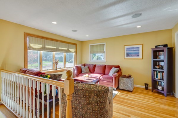 2 Todd Road Woburn, MA 01801 - Photo 4 of 32