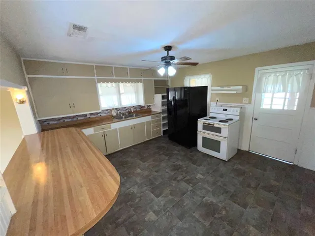 $182,000 | 2011 West 5th Street, Clifton, TX 76634