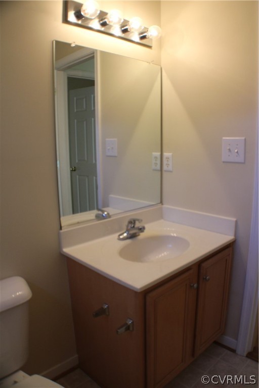 8530 Easton Ridge Place Chesterfield, VA 23832 - Photo 20 of 36 Second full hall bath w/ transom window!