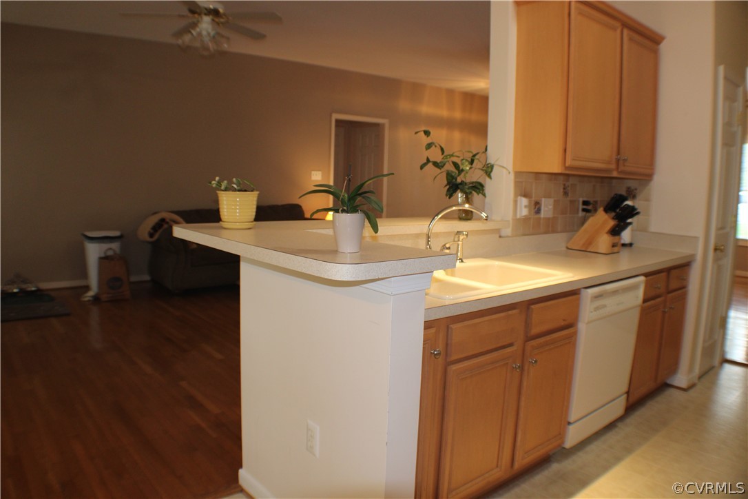 8530 Easton Ridge Place Chesterfield, VA 23832 - Photo 5 of 36 Another view of the spacious kitchen w/ snack bar,