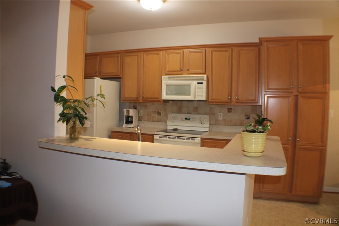 8530 Easton Ridge Place Chesterfield, VA 23832 - Photo 6 of 36 Spacious kitchen w/ snack bar,eat in kitchen & ton