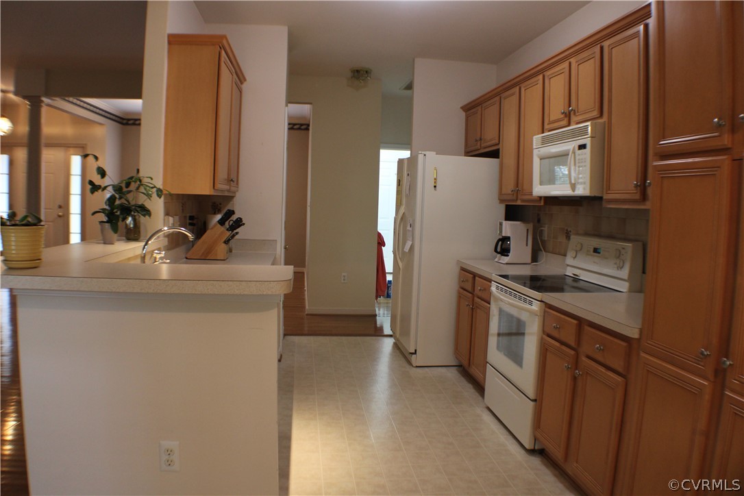 8530 Easton Ridge Place Chesterfield, VA 23832 - Photo 8 of 36 Spacious kitchen w/ snack bar,eat in kitchen & ton