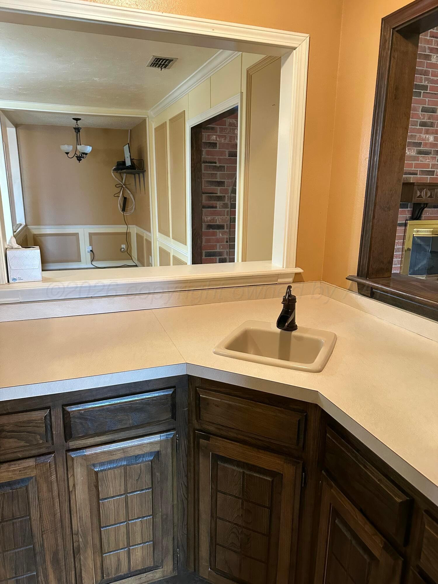 607 Hillshire Street Borger, TX 79007 - Photo 15 of 30 IMG_3135-preview