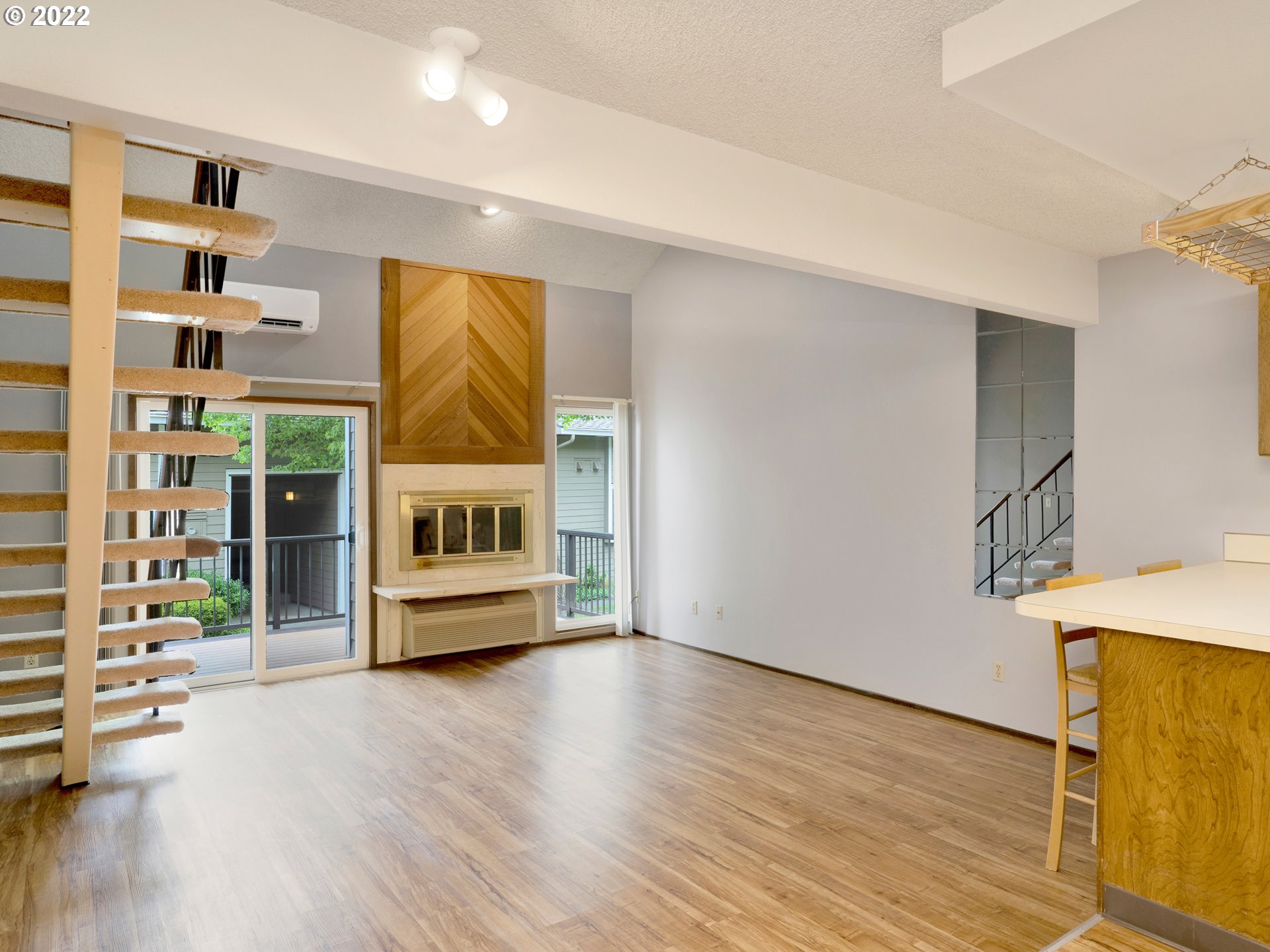 4656 Southwest Comus Place, Unit 3B Portland, OR 97219 - Photo 8 of 32 Gallery Image 8