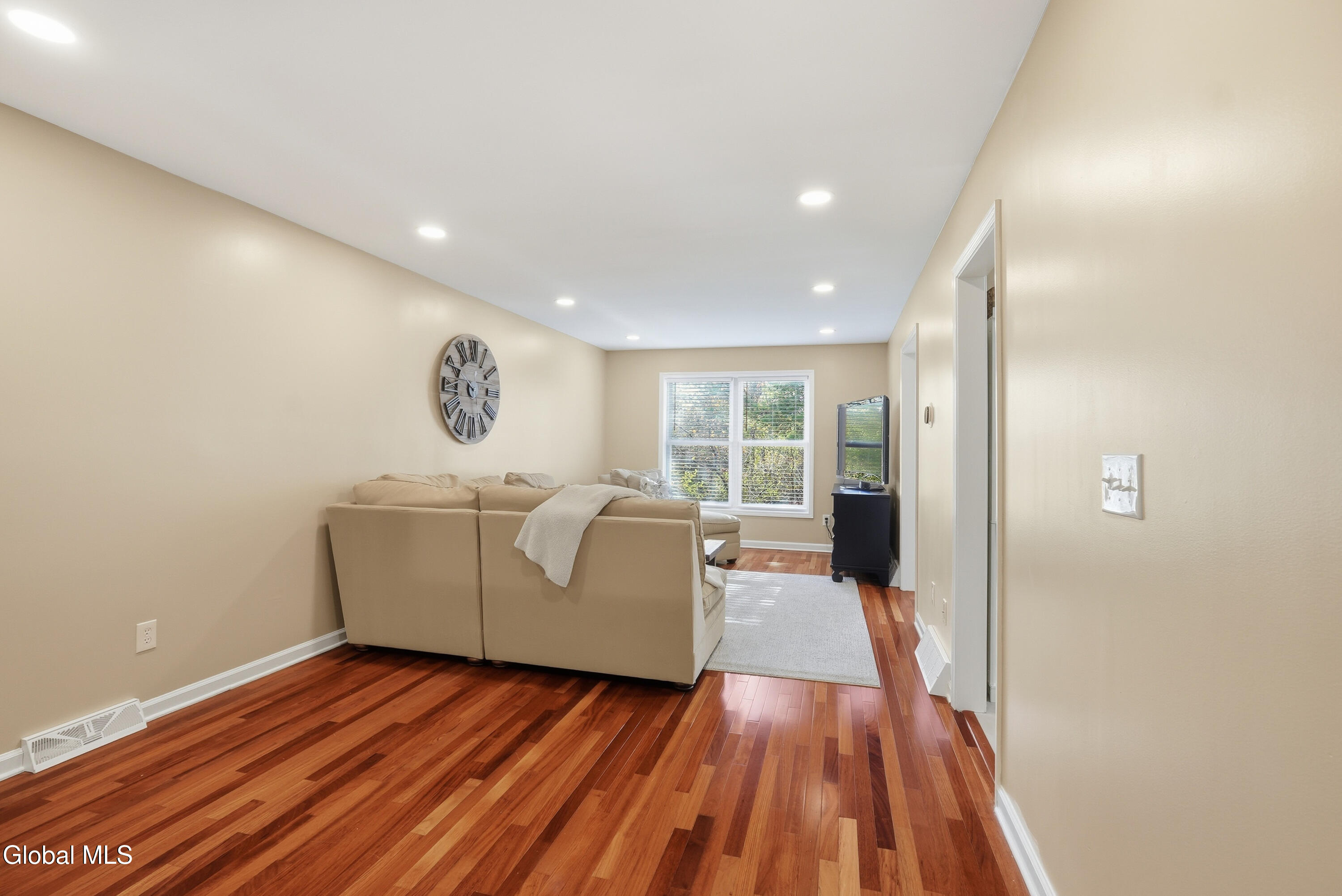 167 Harvard Road Colonie, NY 12189 - Photo 5 of 27 living room