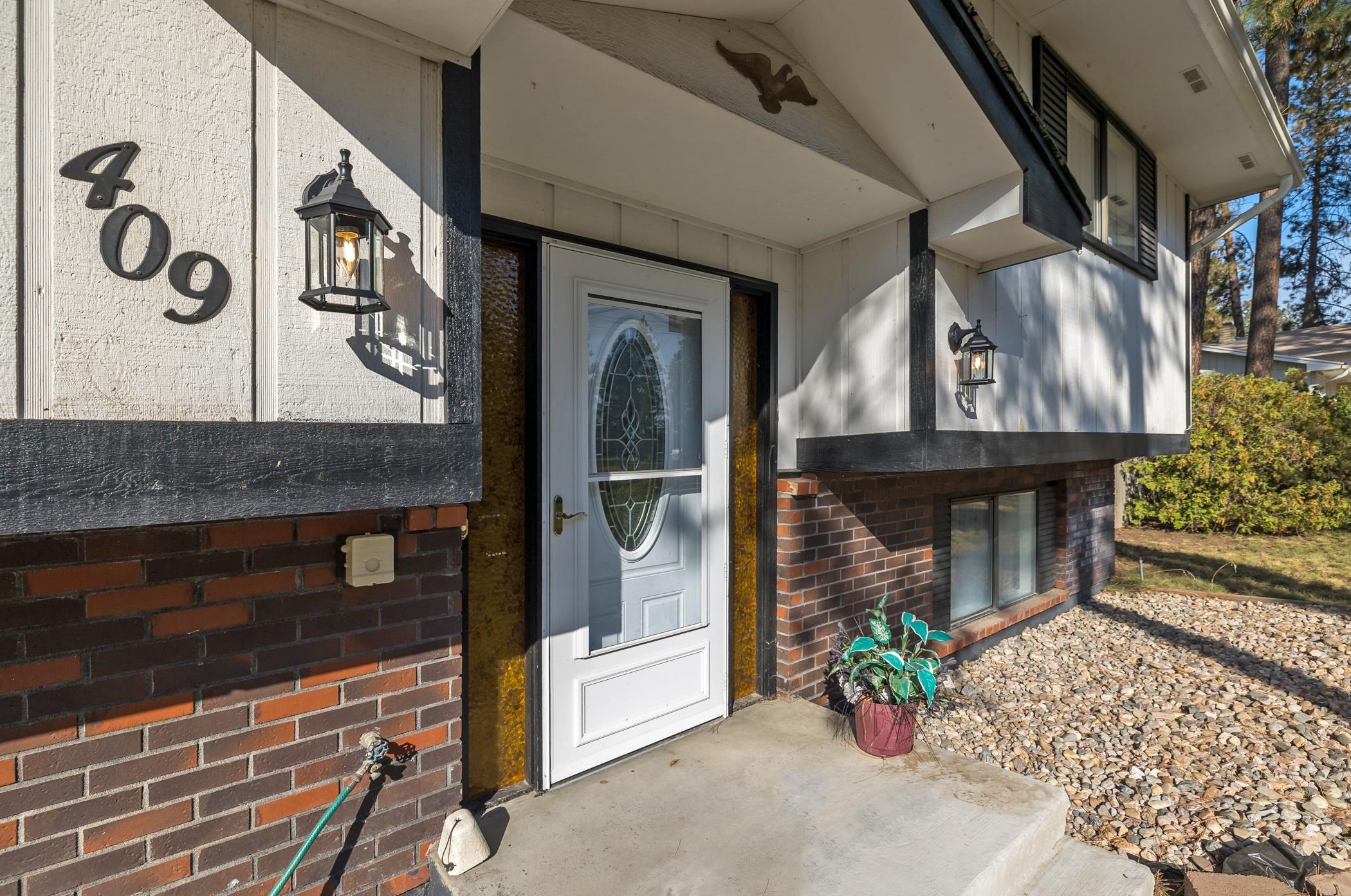 409 North Colville Road Deer Park, WA 99006 - Photo 2 of 33 Gallery Image 2