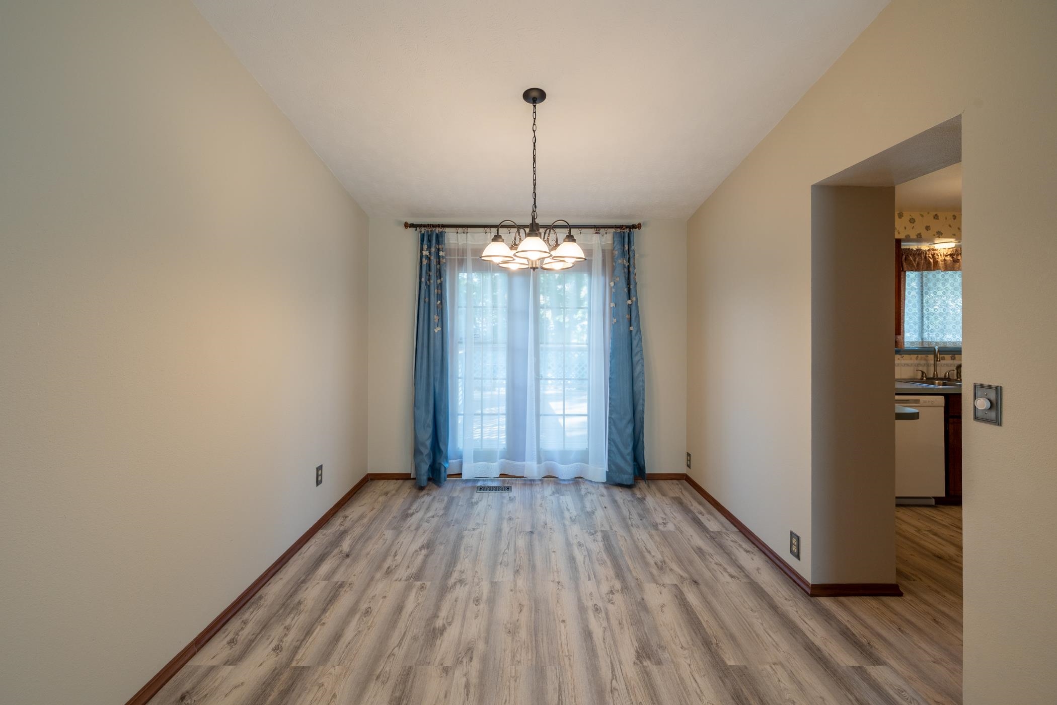 409 North Colville Road Deer Park, WA 99006 - Photo 6 of 33 Gallery Image 6
