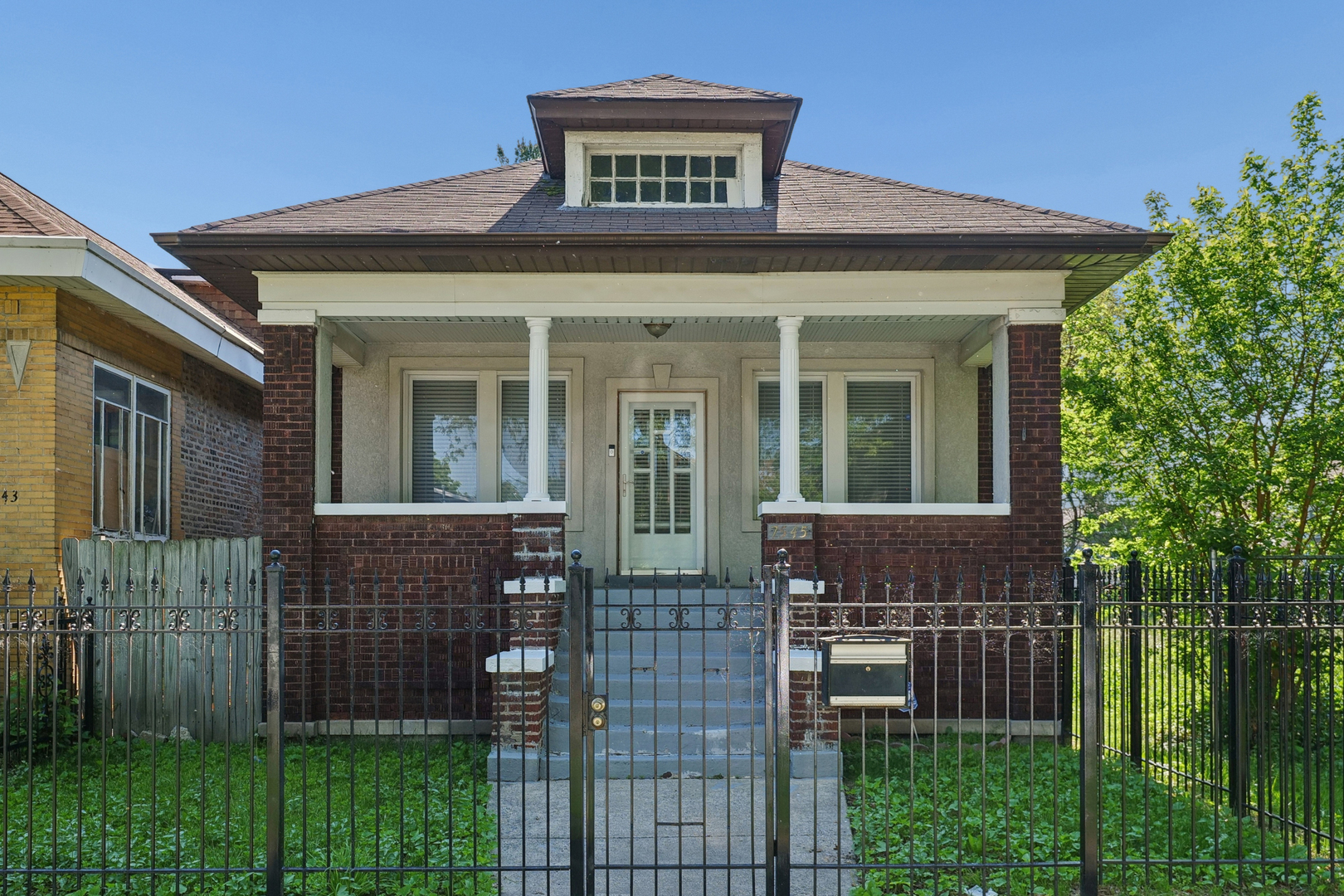 7545 South Ridgeland Avenue Chicago, IL 60649 - Photo 2 of 25