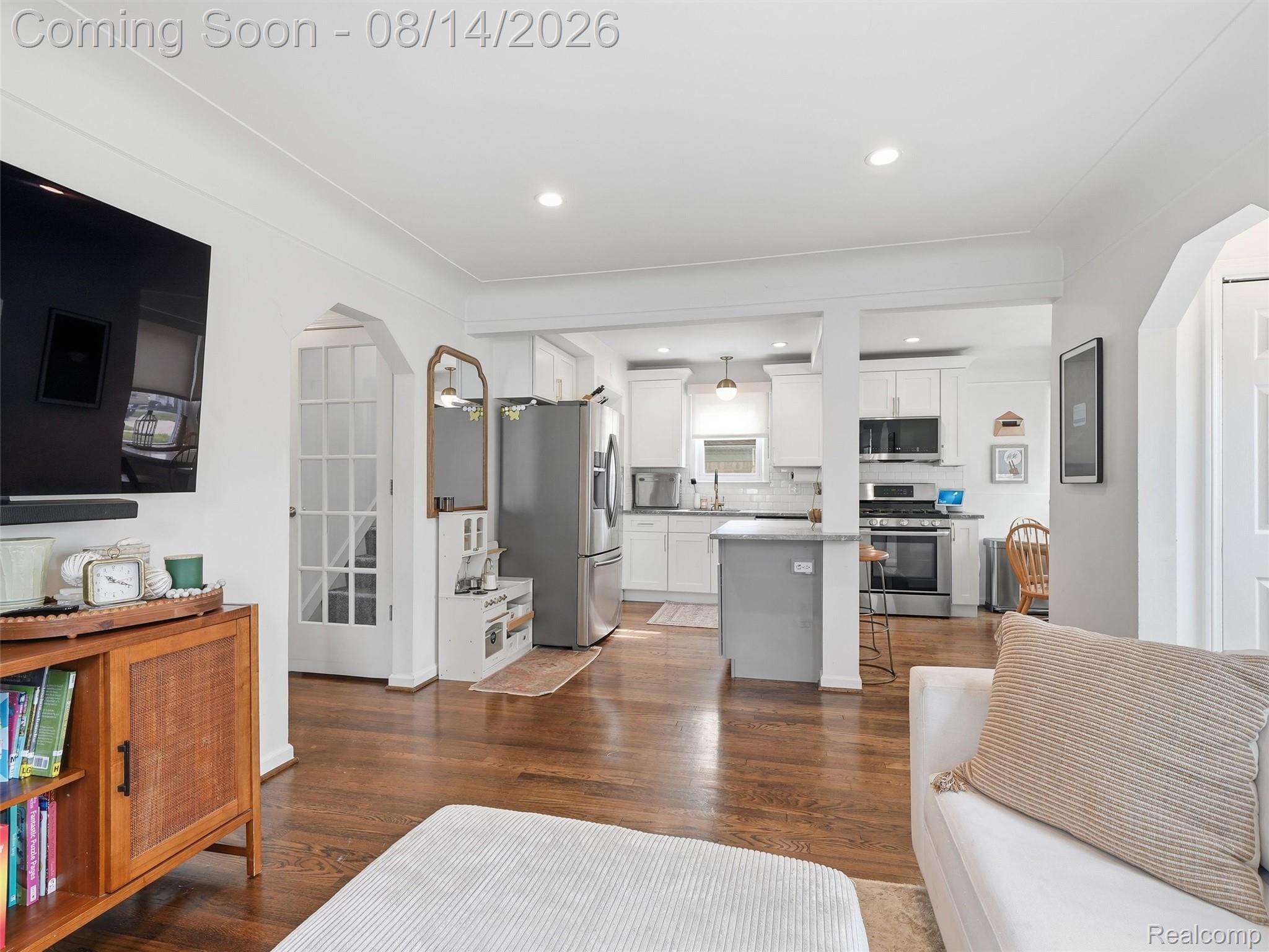 2056 Cambridge Road Berkley, MI 48072 - Photo 4 of 25 16-DSC01533.jpg