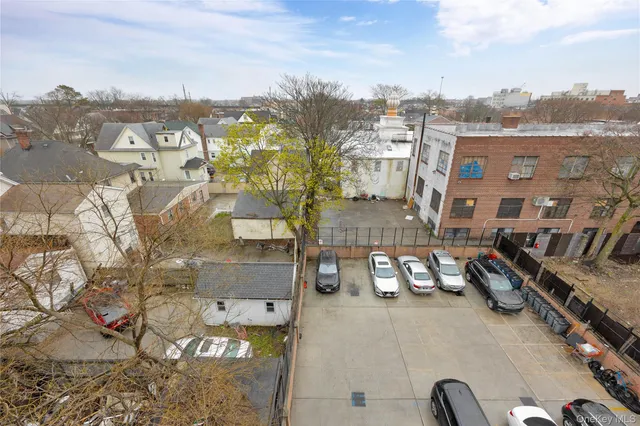 $2,900 | 172-18 Jamaica Avenue, Unit 5C | Woodhull Park