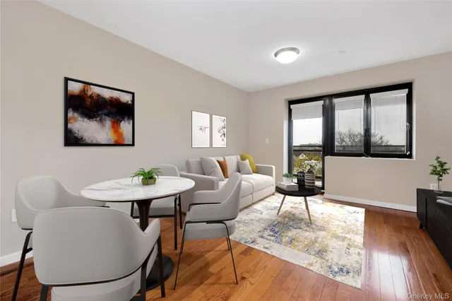 $2,900 | 172-18 Jamaica Avenue, Unit 5C | Woodhull Park