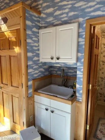 $1,000,000 | 290 Painter Lane, McGrady, NC 28649