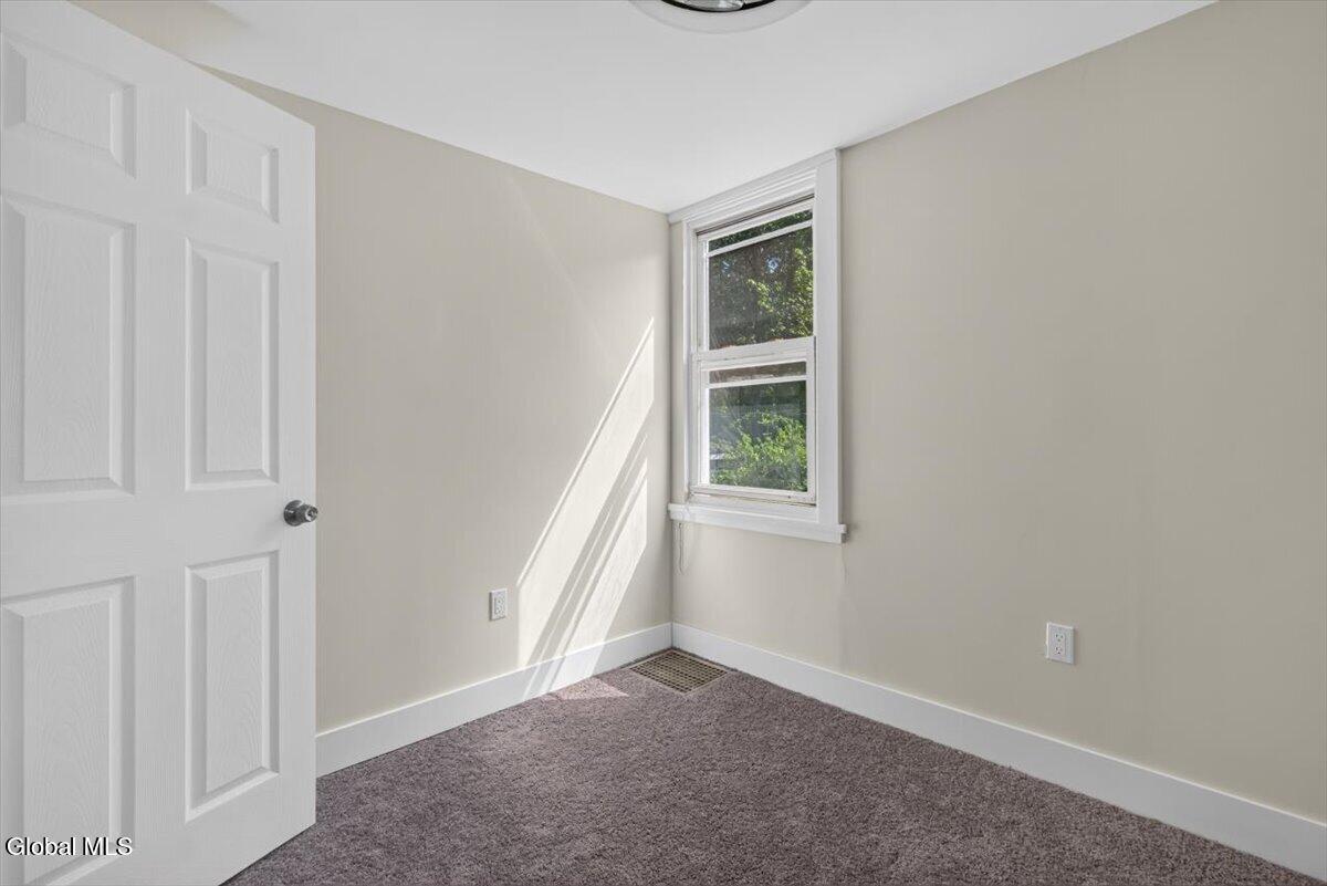 32 Dorlyn Road Colonie, NY 12205 - Photo 18 of 34 17-DSC07059