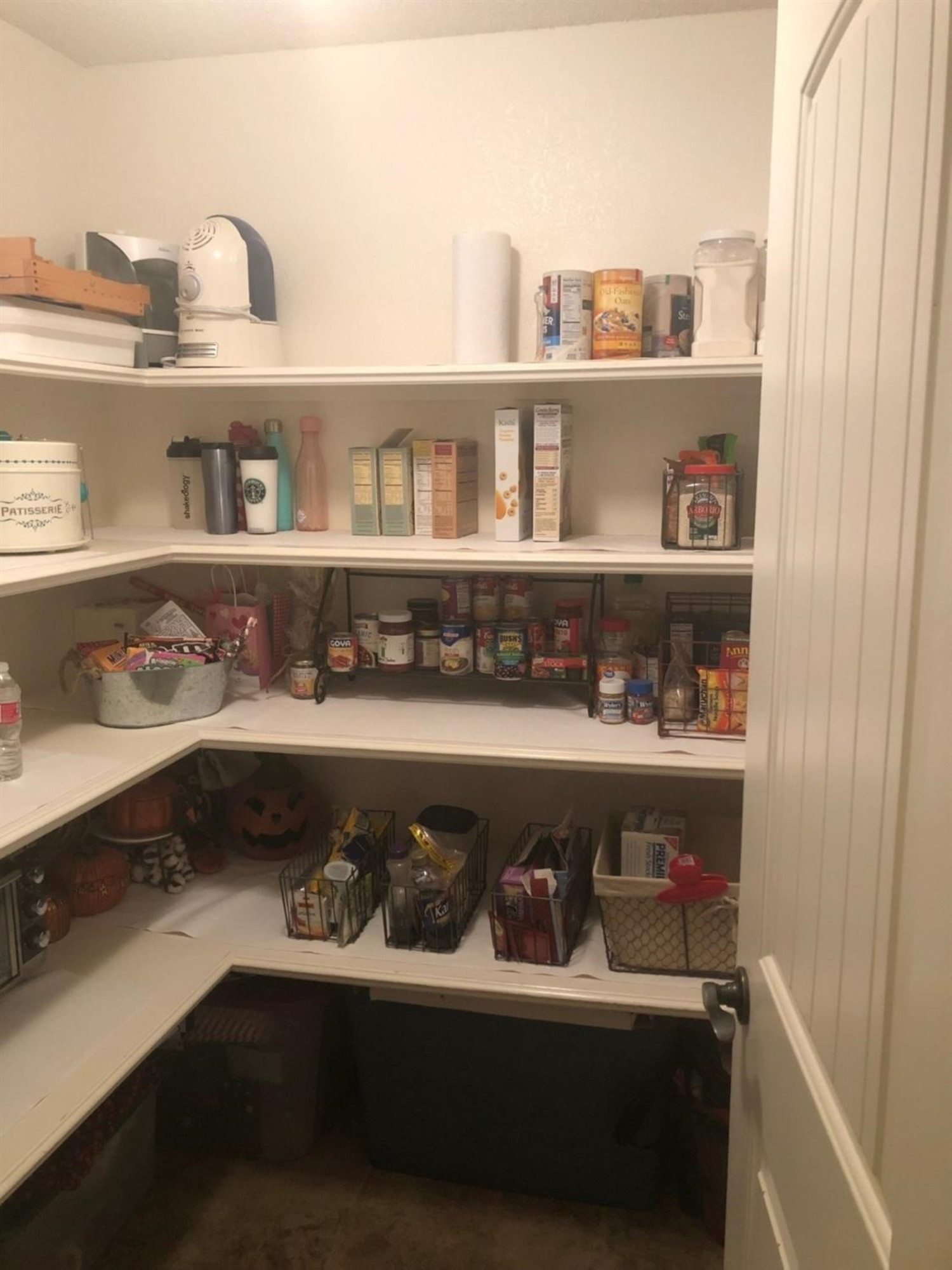 5506 105th Street Lubbock, TX 79424 - Photo 8 of 31 Large Walk-in Pantry