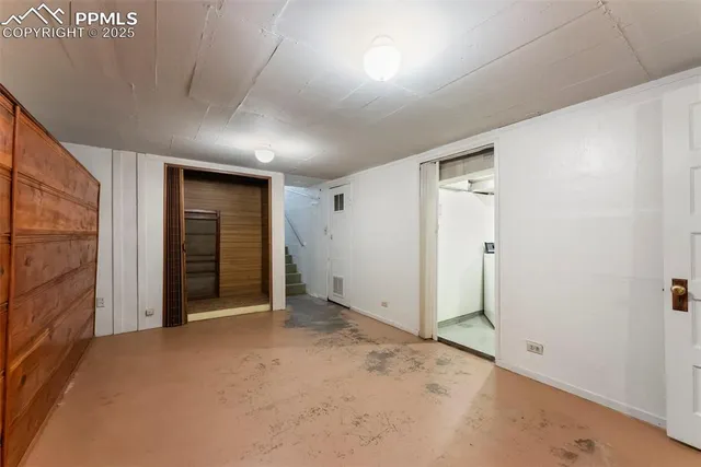 a view of empty room with a fireplace