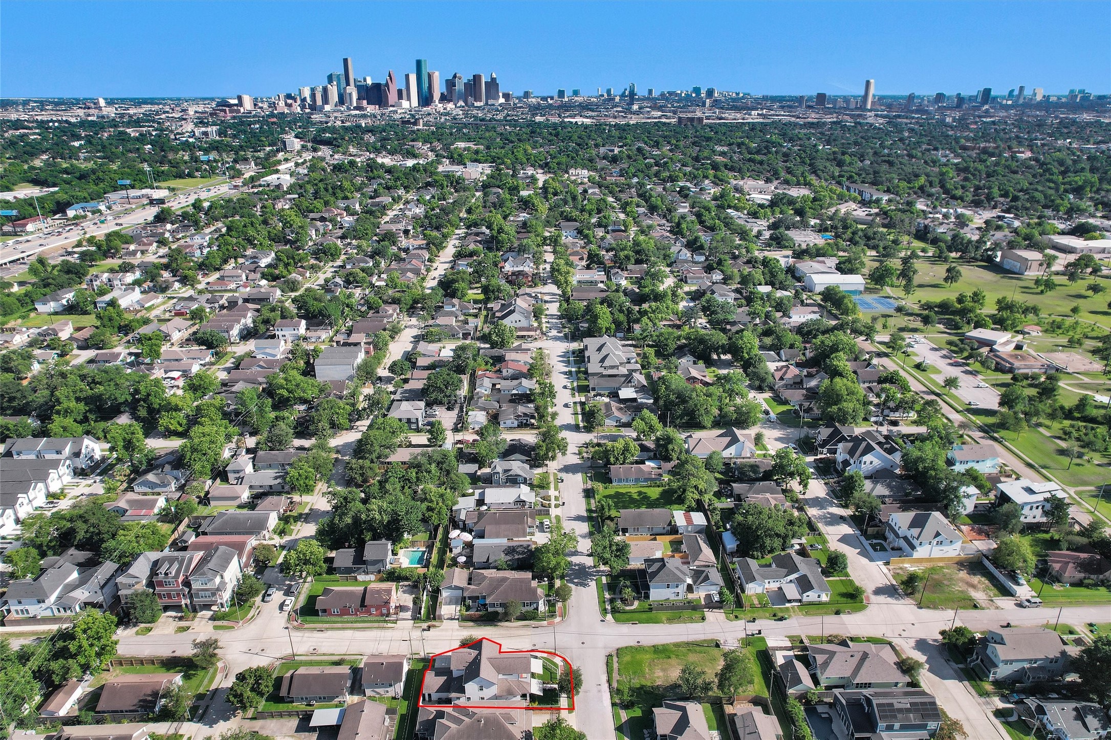 1202 Walton Street Houston, TX 77009 - Photo 32 of 32 Aerial View Showcasing the Community's Exceptional Location, with Downtown Houston's Iconic Skyline Visible in the Distance and just minutes away.