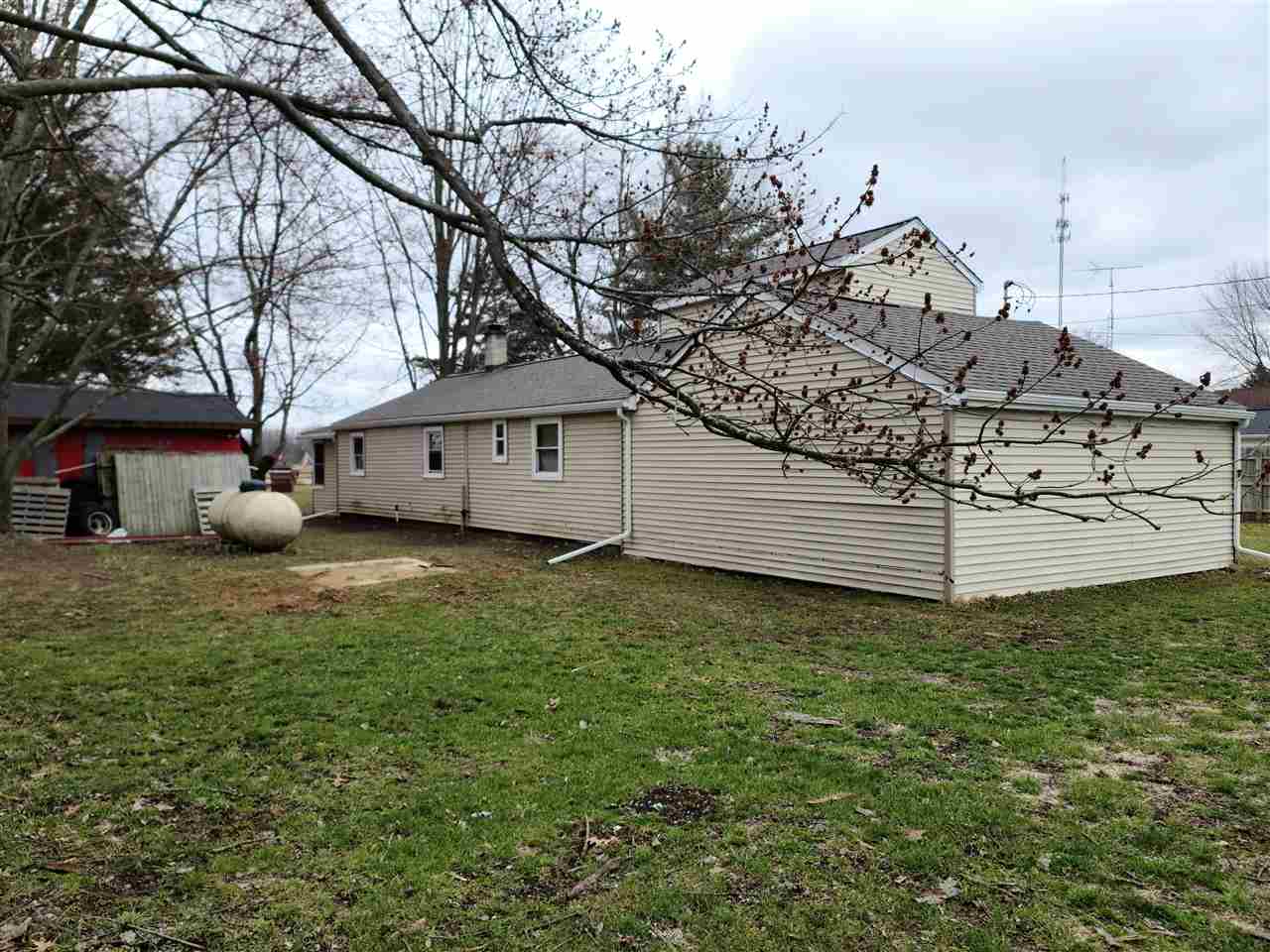 6964 South State Road Bancroft, MI 48414 - Photo 4 of 15 50070536-3.JPG