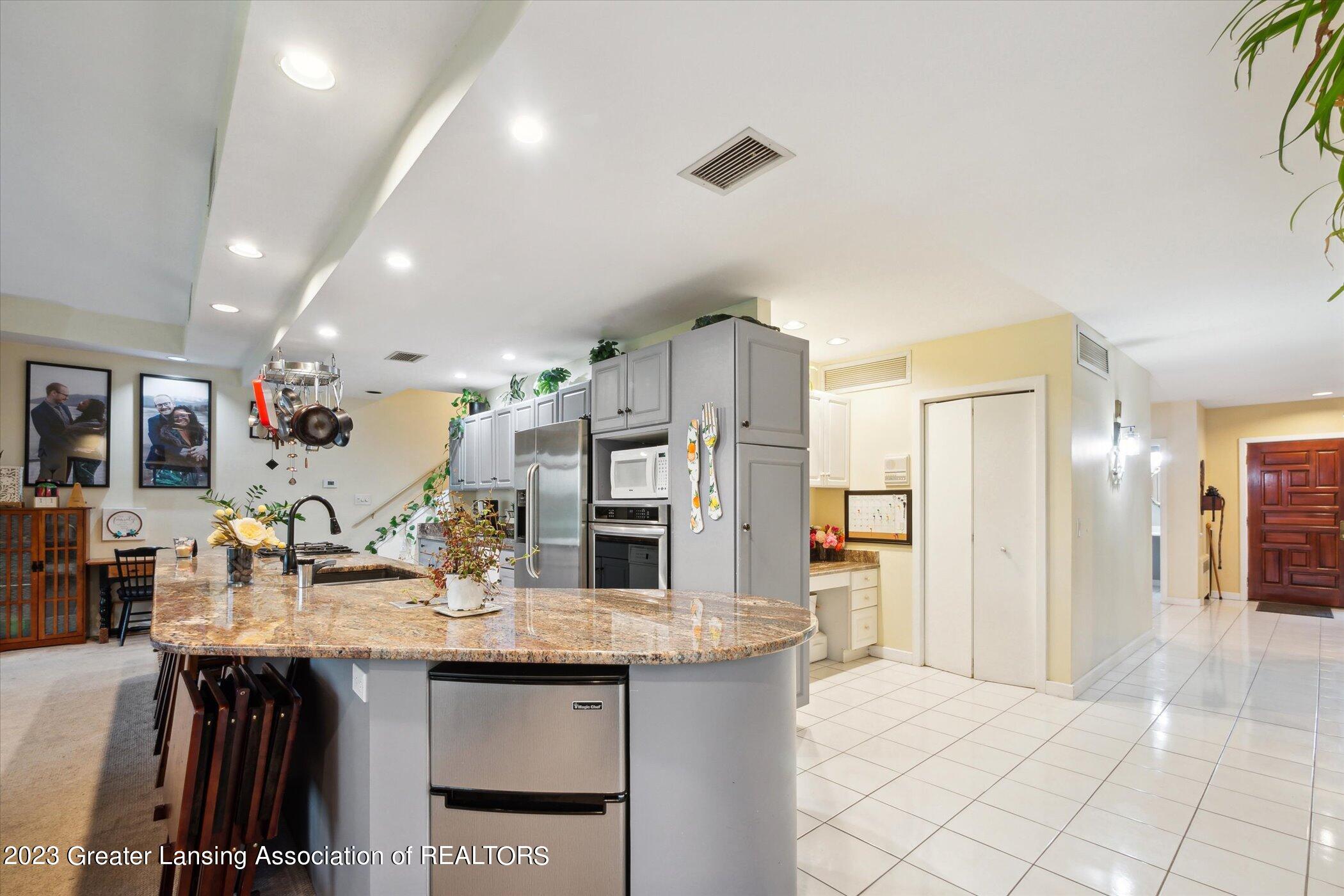 1414 Wellington Road Lansing, MI 48910 - Photo 21 of 61 21-1414-Wellington-Rd-Lansing-MI-48910-W