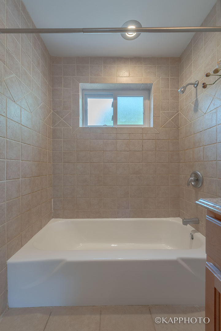 1406 Shermer Road, Unit 1406 Northbrook, IL 60062 - Photo 21 of 28 a bathroom with a bathtub and a shower
