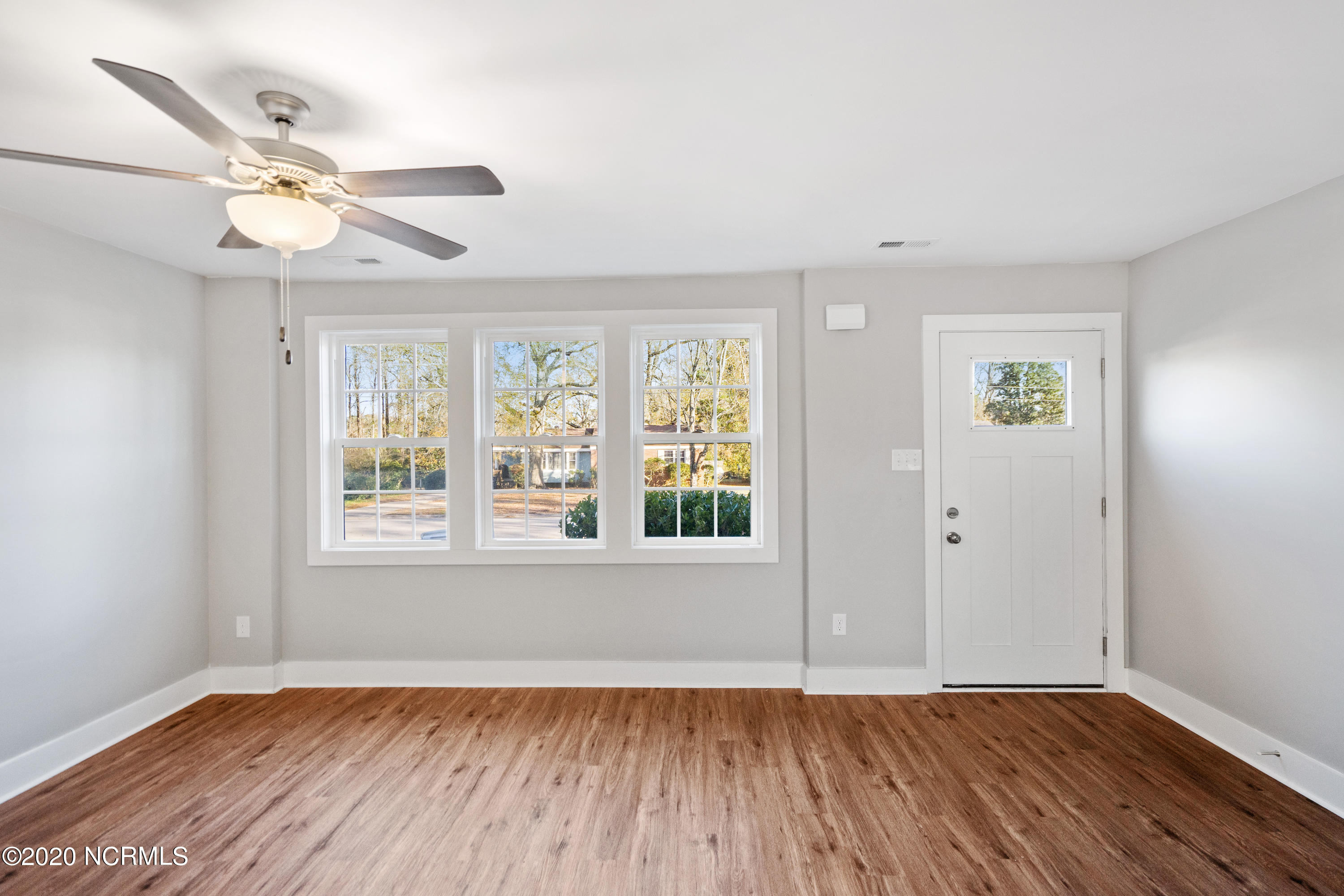 611 Aztee Road Jacksonville, NC 28540 - Photo 9 of 30 DSC04905