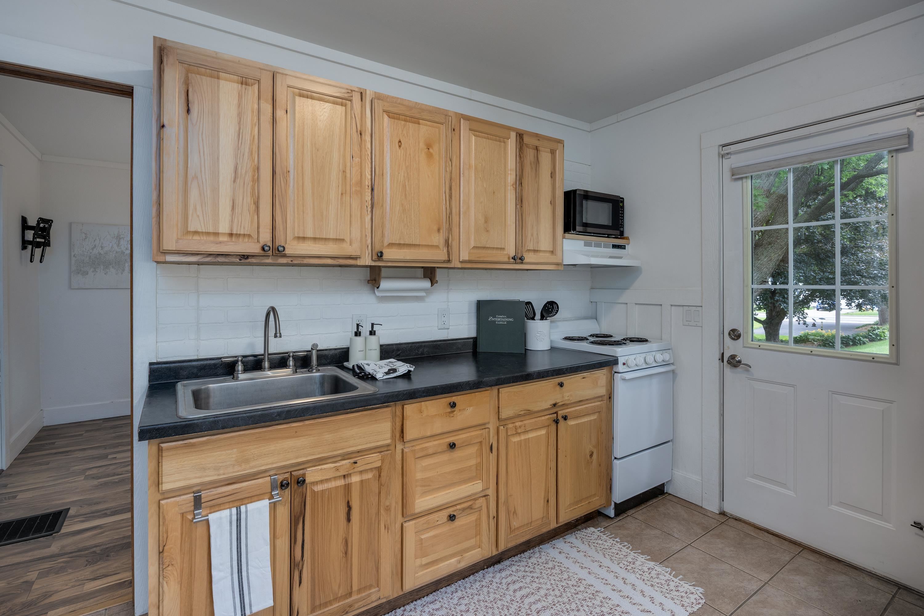 306 Bue Street Deerfield, WI 53531 - Photo 6 of 22