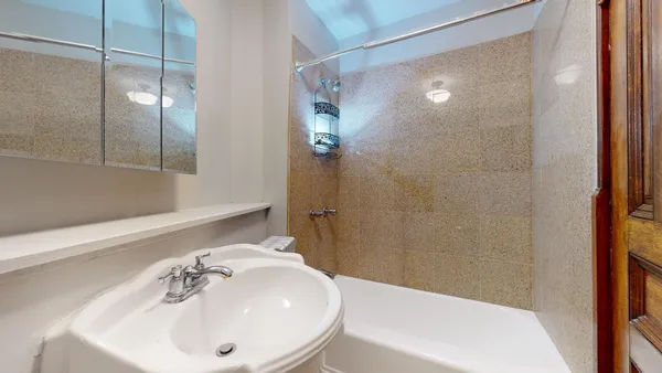 $1,700 | 21 East Division Street, Unit 1S, Chicago, IL 60611