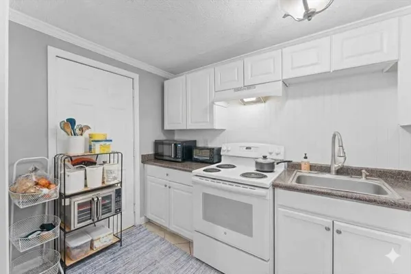 $250,000 | 20 Auna Drive, Unit 7, Brockton, MA 02301