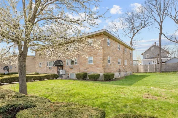 $250,000 | 20 Auna Drive, Unit 7, Brockton, MA 02301