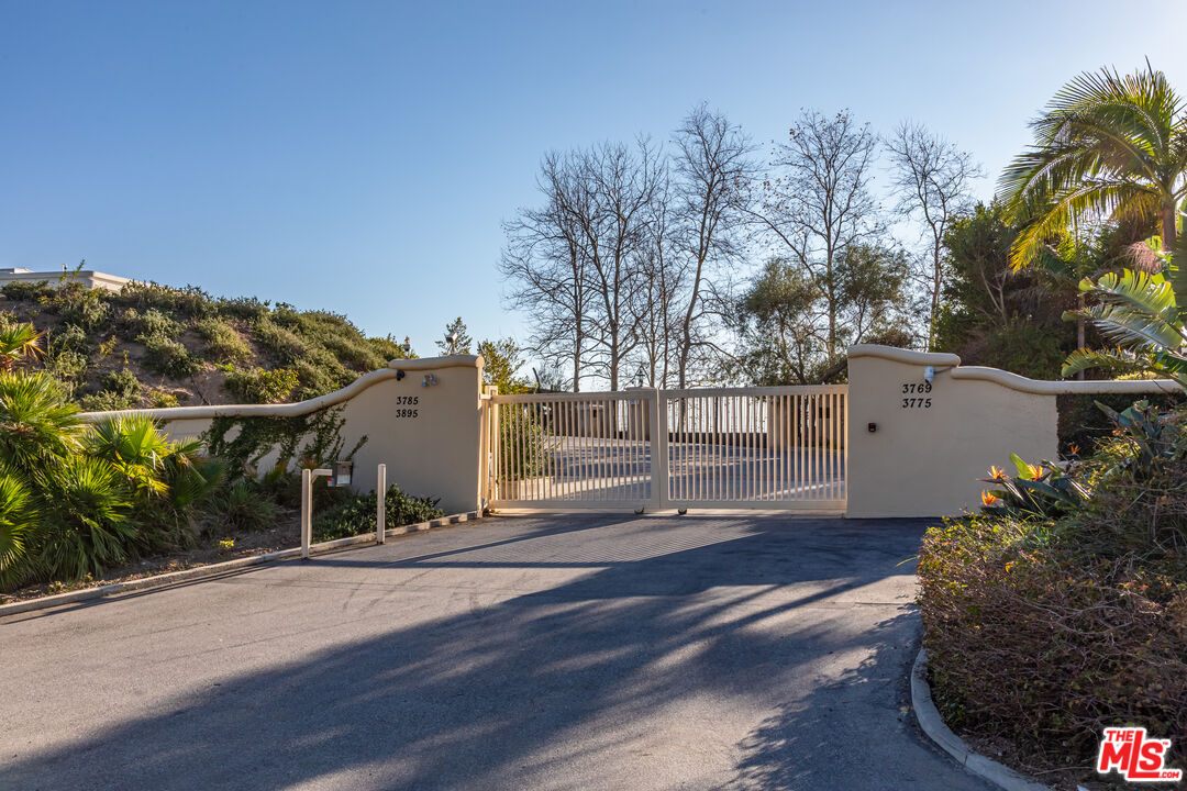 3895 Puerco Canyon Road Malibu, CA 90265 - Photo 4 of 42