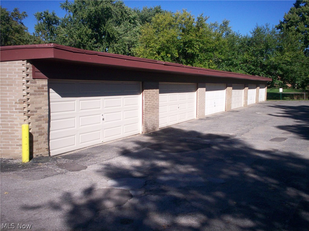 6640 Pearl Road, Unit 705 Cleveland, OH 44130 - Photo 3 of 9