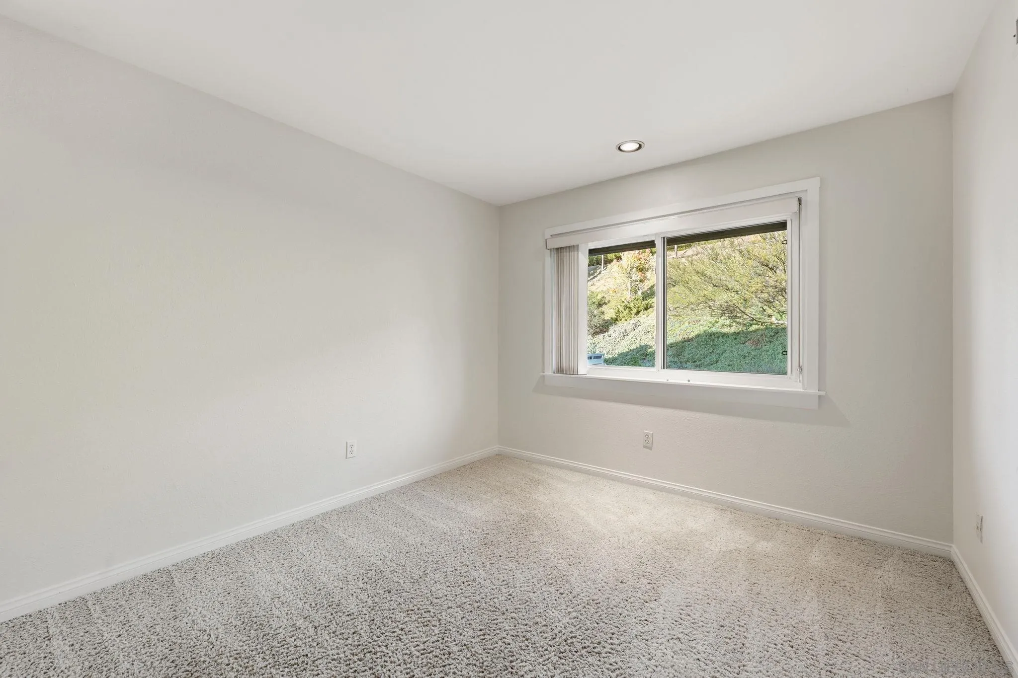 17570 Montero Road San Diego, CA 92128 - Photo 25 of 40 an empty room with a window