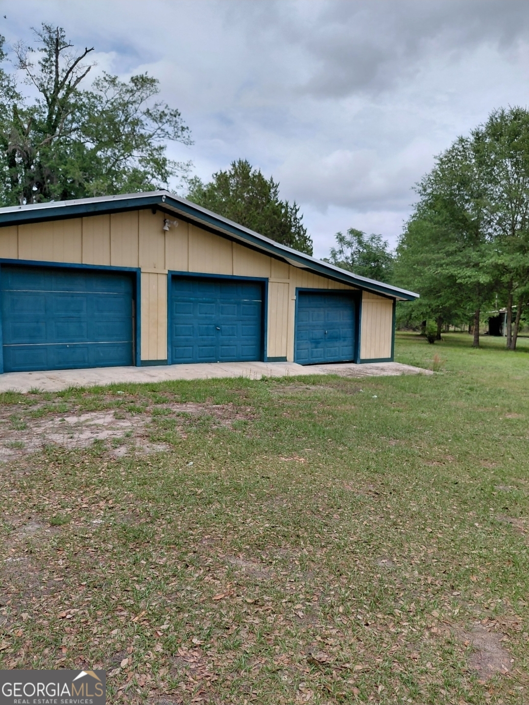 436 Russell Boulevard St. George, GA 31562 - Photo 3 of 33