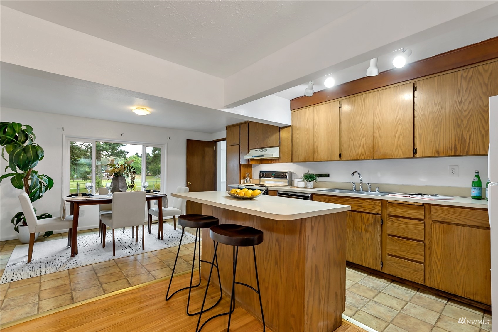 2508 Northeast 7th Street Renton, WA 98056 - Photo 5 of 36 Gallery Image 5