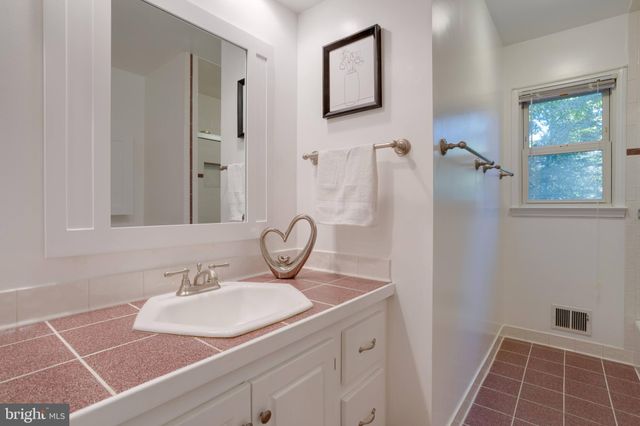 $810,000 | 8201 Ector Court, Annandale, VA 22003