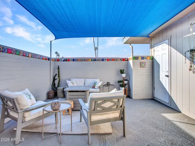 a dinning table and chairs in the patio